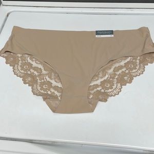 Parisian intimates hipster panty with lace detailing.  Size XXL nwt.